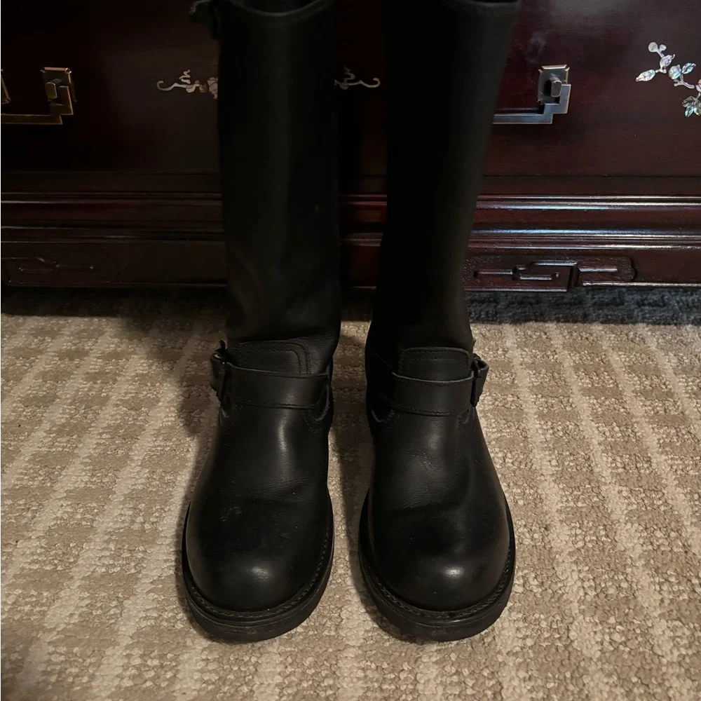 Frye classic Engineer boot size 9 - Picture 3 of 7